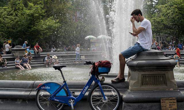Sweltering Heat Wave Pushes Heat Index Past 100 Degrees In New York City