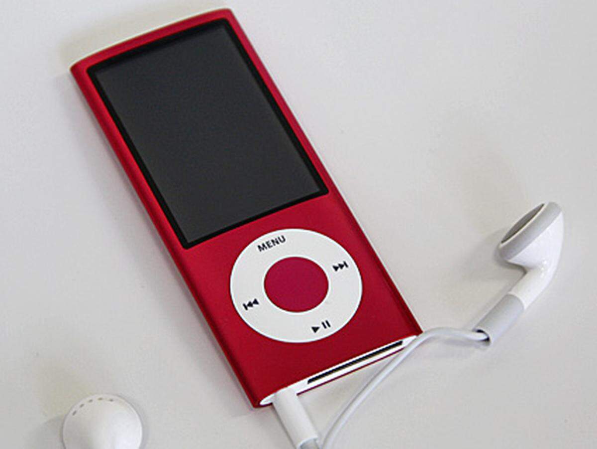 Erst vor einem Jahr hat Apple dem iPod Nano ein neues Design verpasst. Diesen Herbst hat Steve Jobs wieder einen neuen Nano aus dem Hut gezaubert. Die Änderungen stecken diesmal aber unter der Haube: Neu sind ein Radio, ein Schrittzähler und eine Linse, die den Nano zu einem der winzigsten Camcorder der Welt macht. DiePresse.com hat den kleinen Allrounder getestet.