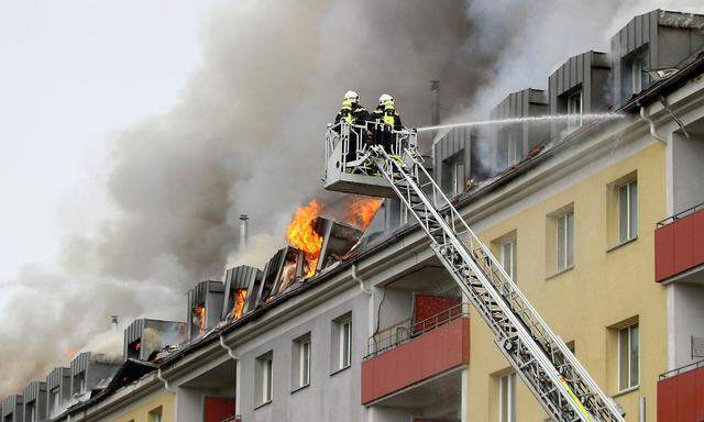 Dachbrand am Enkplatz in Simmering.