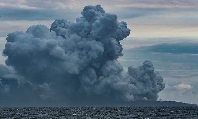 Der Anak Krakatau auf einem Foto vom 28. Dezember.