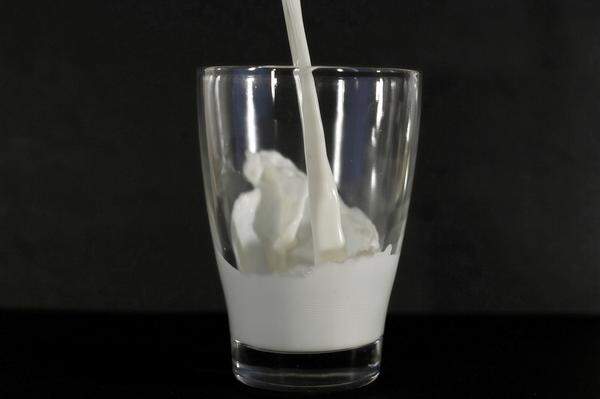 Österreichische Milch werde weiter mit Faktoren wie flächendeckender Genfreiheit, hohem Bio-Anteil und Regionaliät punkten, so Michael Blass vom AMA-Marketing.