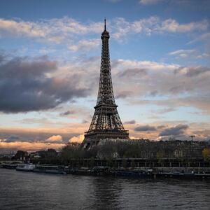 Im berühmten Ritz-Hotel in Paris ist ein Diamantring nach zwei Tagen wiedergefunden worden, im Beutel eines Staubsaugers.