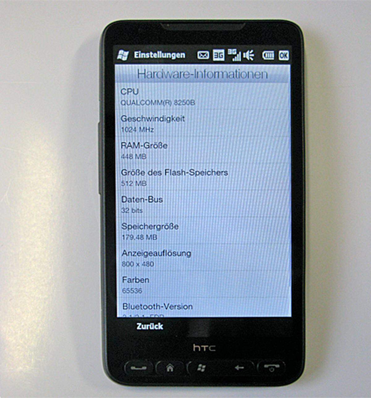 Im Inneren des edlen Mobil-Büros pocht ein 1-Gigahertz-Prozessor. Dennoch blieb die Geschwindigkeit mit der das neue Windows Mobile 6.5 auf Eingaben reagierte, enttäuschend. Selbst auf Samsungs Omnia II lief das neue mobile Windows flüssiger - möglicherweise wird das System also von HTCs Bedienoberfläche "HTC Sense" zusätzlich ausgebremst. "HTC Sense" aber kaschiert geschickt alle anderen Unzulänglichkeiten des Betriebssystems und bleibt die beste Oberfläche für das sonst nur schwer bedienbare Windows Mobile.