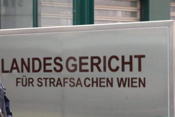 Sprecher des Straflandesgerichts Christian Gneist erläutert den Grund für die Freilassung. Ausschlaggebend dafür seien medizinische Gründe, sagte er.