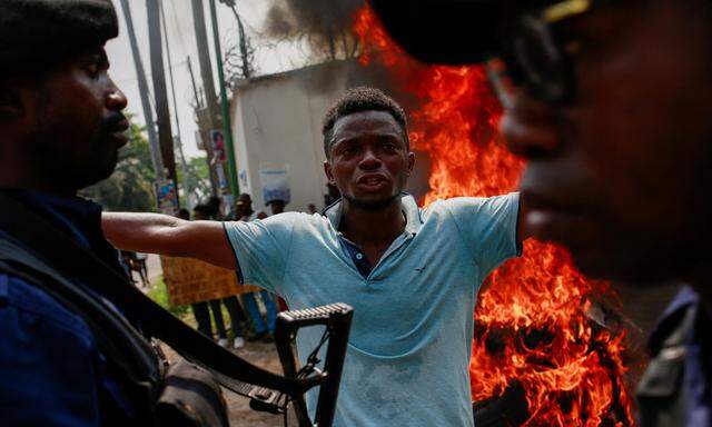 Proteste vor der US-Botschaft in Kinshasa. 