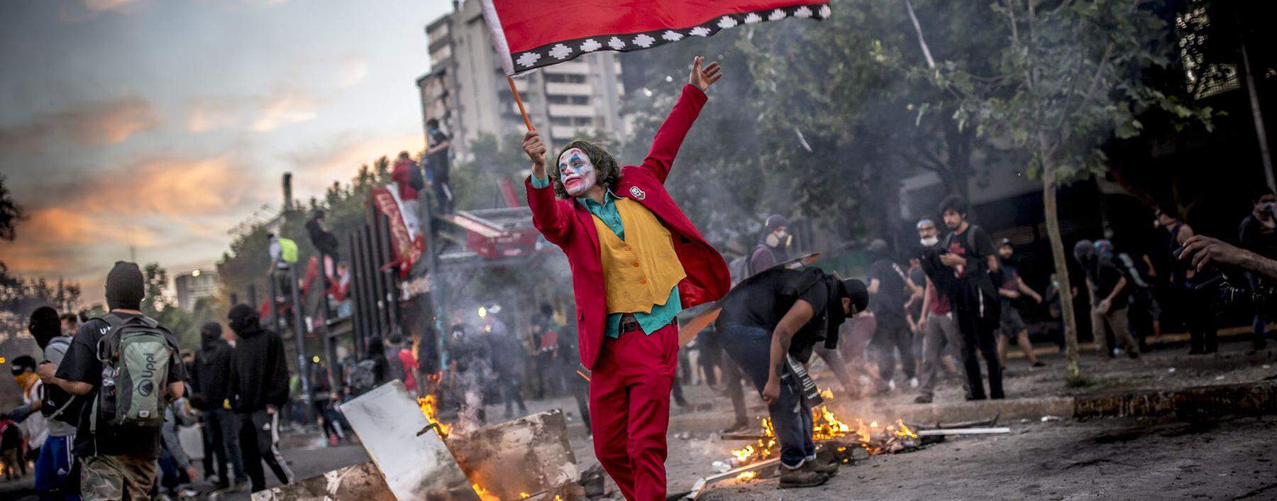 Dieser „Joker“ protestiert nicht gegen seinen Erzfeind Batman, sondern gegen die chilenische Regierung – 2019 auf der Plaza de la Dignidad in Santiago.