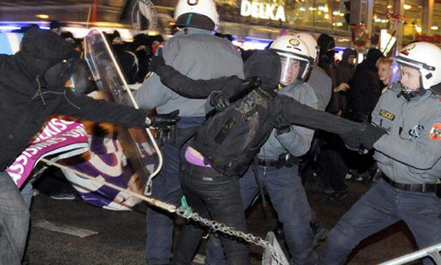 Anti-Burschenschafter-Demo: Polizei zeigt 700 Personen an