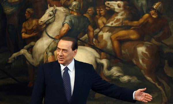 Berlusconi 2010 bei einer Pressekonfernz im Palazzo Chigi, dem Amtssitz des italienischen Ministerpräsidenten.