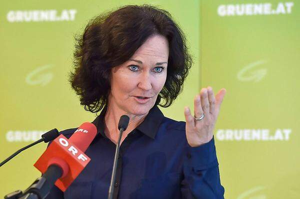 Die Bundessprecherin der Grünen, Eva Glawischnig, meinte Sonntagabend: „Es ist jedenfalls sehr respektabel. Eine Fortsetzung von Rot-Grün in Wien geht sich jedenfalls aus.“ Die SPÖ habe in den vergangene Wochen „mit Umfragen Politik gemacht“, daher hätten wohl viele Grüne-Wähler den Roten ihre Stimme geliehen. Es heiße nun abwarten, „was die SPÖ damit macht“.