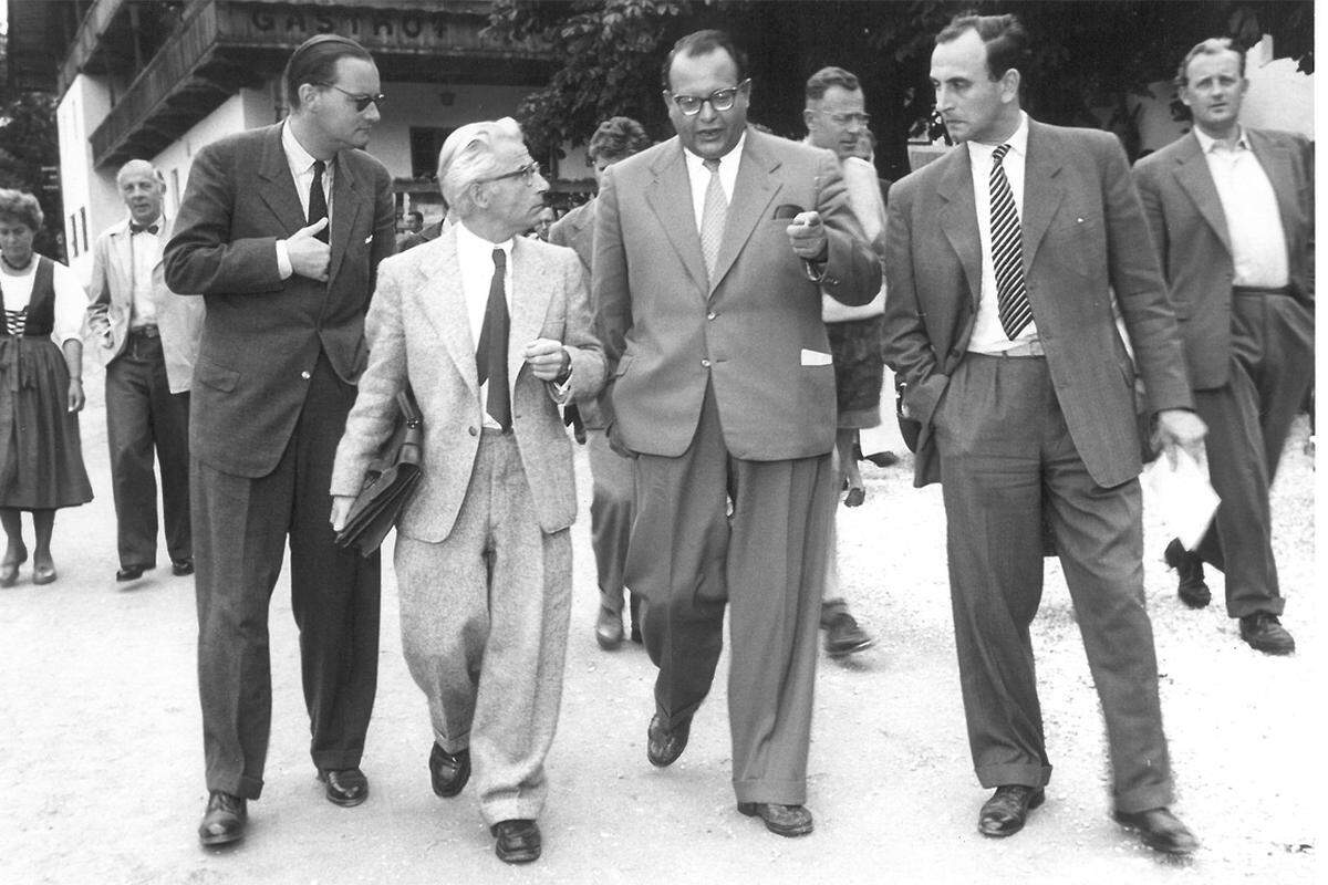 Vor 72 Jahren, exakt am 25. August 1945, trafen in der Tiroler Gemeinde Alpbach erstmals Wissenschaftler und Studierende zusammen, um gemeinsam den „Geist von Europa“ zu suchen, zu diskutieren und über die Grenzen zu tragen. Waren es anfangs gerade an die 80 Vortragende und Zuhöhrer, so wuchs das Forum im Laufe der Jahre zu einer Veranstaltung mit rund 4500 Teilnehmern an.  Ein Rückblick. (von Hellin Jankowski)