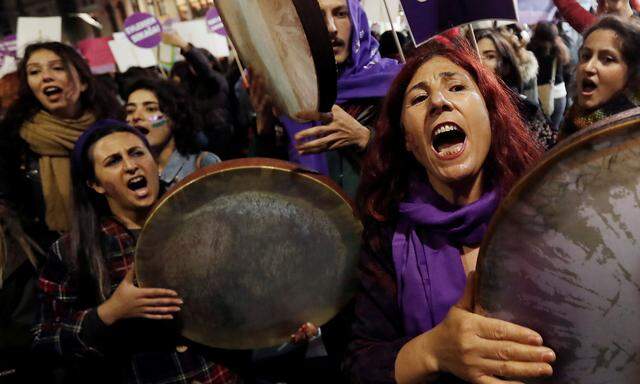 Seit Monaten wird in türkischen Städten wie Istanbul gegen Gewalt an Frauen und Kindern protestiert
