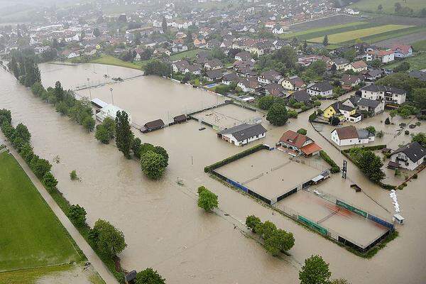 Freitag, 16 Uhr.  Im Bild die Situation im Raum Hofstetten.