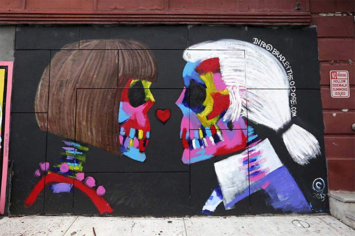Das Graffiti des Künstlers Bradley Theodore in Manhattan zeigt Vogue-Chefin Anna Wintour und Designer Karl Lagerfeld.