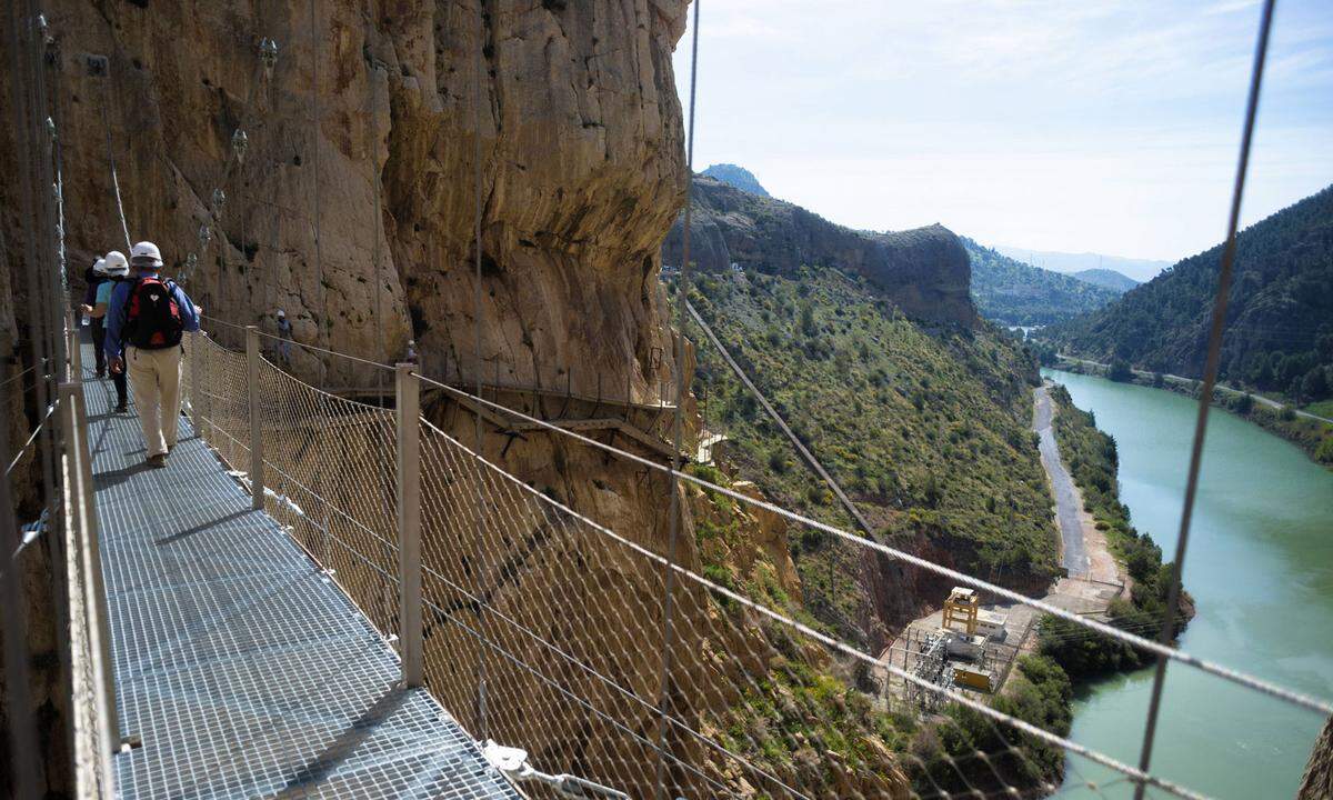 Seit 2015 zählt der abgesicherte Pfad nicht mehr zu den gefährlichsten Klettersteigen der Welt. Das Areal rund um die Touristenattraktion ist unter dem Namen El Chorro als erstklassiges Winterklettergebiet bekannt.