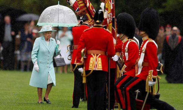 Queen Elizabeth II trägt seit 2019 nur noch Kunstpelz. 