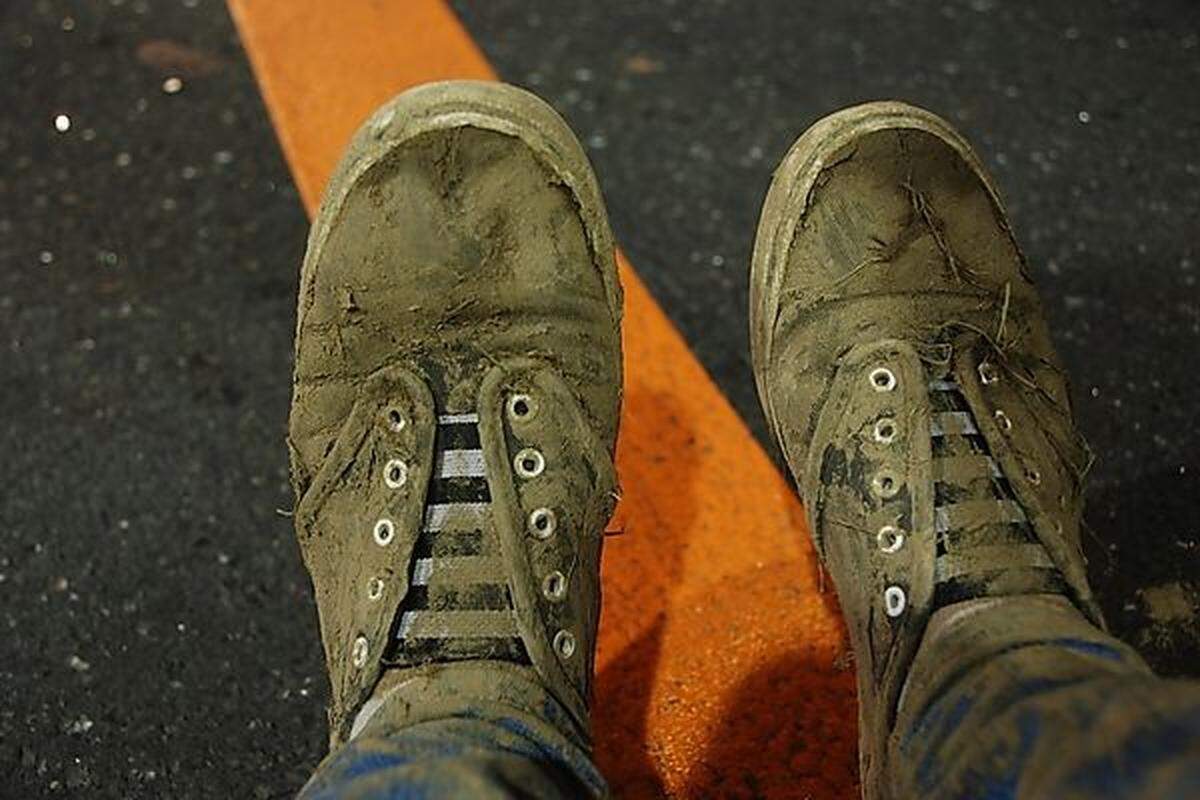 Ein kleines, oft unterschätztes Merkmal: Die Schuhe. Blank poliert sind sie das Tüpfelchen auf dem I, schmutzig machen sie keinen guten Eindruck.