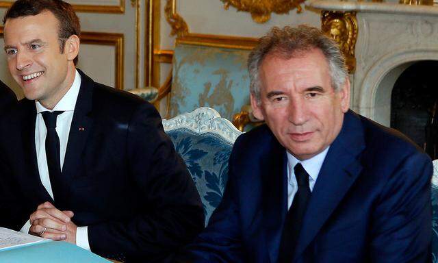 Macron (li.) und sein Justizministerin Bayrou.