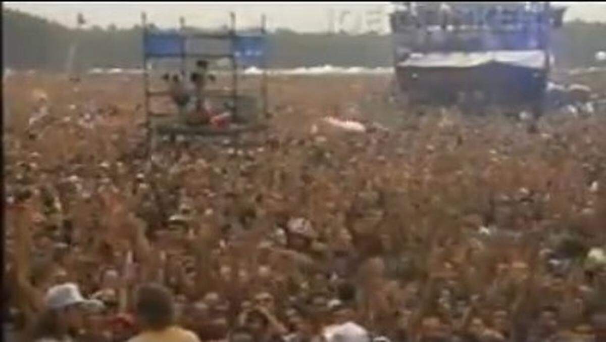 Auch dem Woodstock-94-Festival, einer versuchten Neuauflage des unerreichten Originals, stattete Cocker einen Besuch ab. Unter anderem mit "Feelin Alright". 