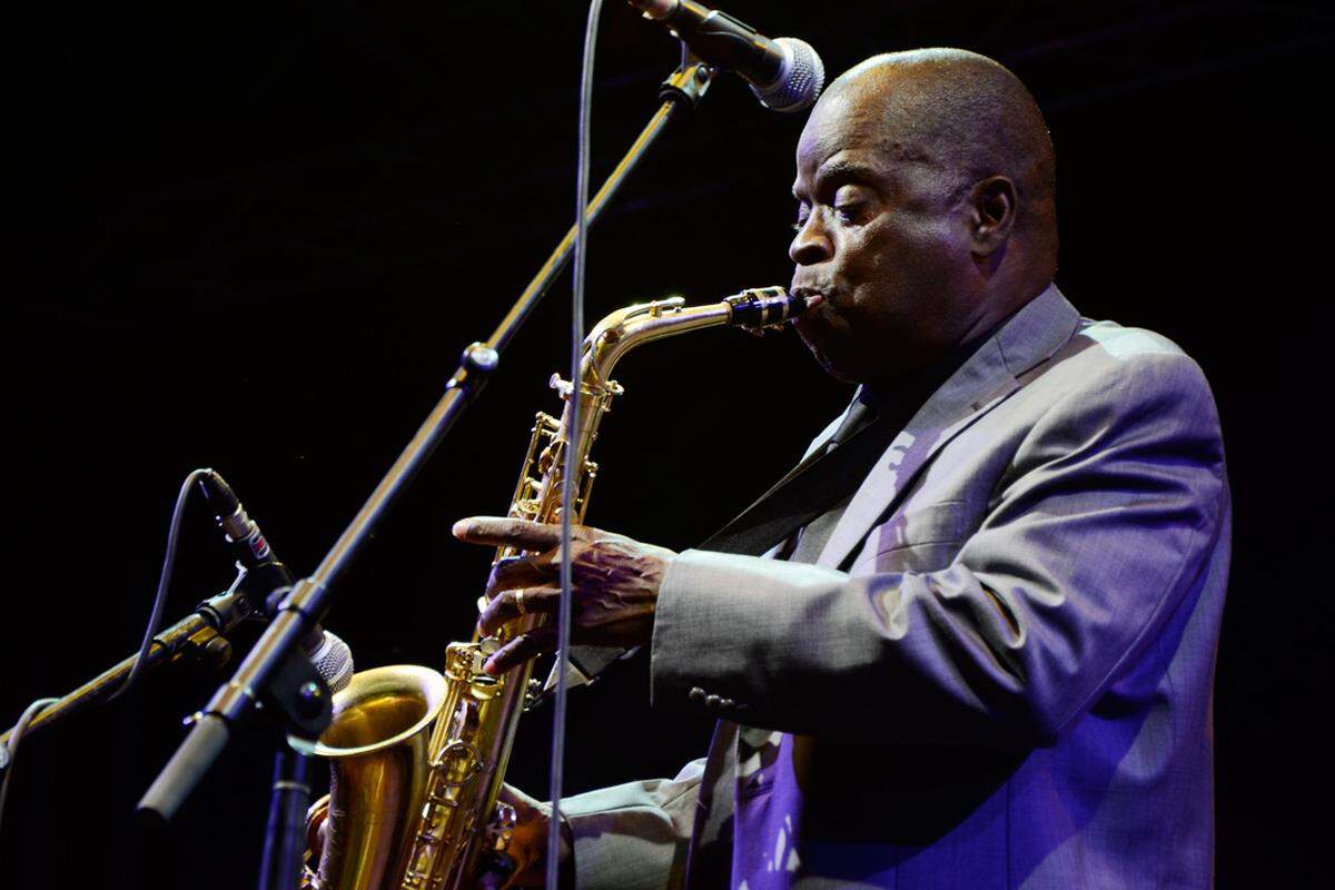 Parker spielte bei James Brown Tenor-Saxophon und stieg später auf Altsaxophon um.