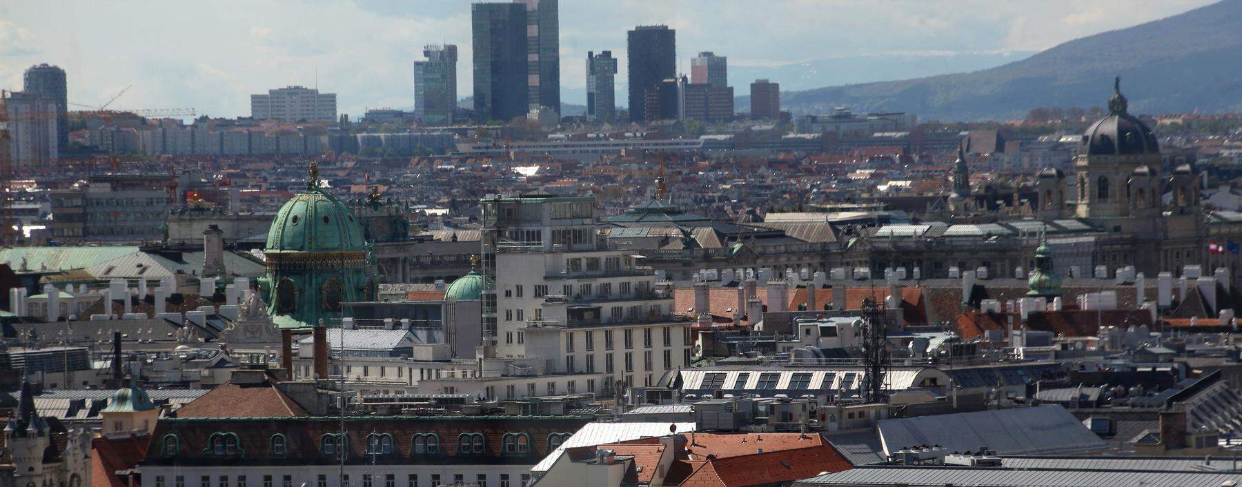 Mangels anderer Investment-Alternativen bleibt der österreichische Immobilienmarkt auch 2021 interessant. Im Bild die Skyline von Wien.