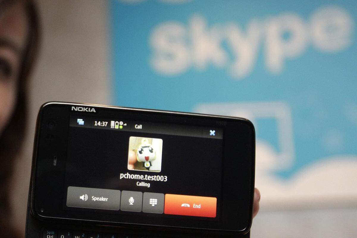 Wer sich jetzt denkt, er könnte per Skype oder vergleichbaren Diensten der Vorratsdatenspeicherung entrinnen, irrt sich. Die oben ausgeführten Regeln für Telefonate gelten auch für diesen Kommunikationskanal. Dazu kommen noch die Regeln für Internet-Verkehr (siehe nächste Seite).