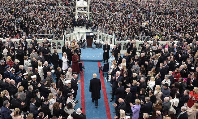 Im vorderen Bereich waren durchaus viele Zuschauer bei Trumps Angelobung in Washington, weiter hinten wurde es lichter, was Trump störte.