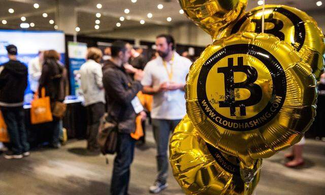 Bitcoin erfreut sich weltweiter Verbreitung, schwankt aber auch stark. Das schreckt viele ab. 