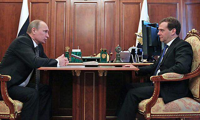 Russland: Putin setzt Vertraute in die Regierung