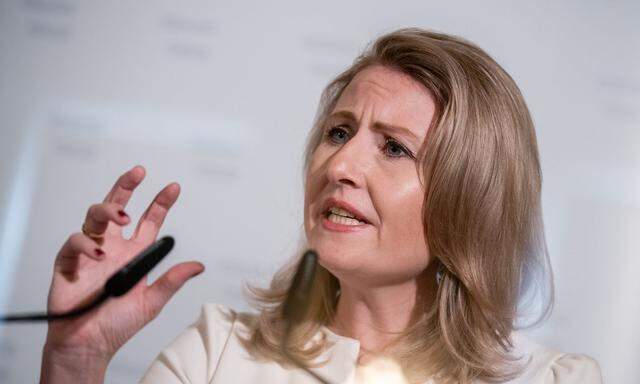 Frauenministerin Susanne Raab plädiert für  mehr Frauen in Führungspositionen