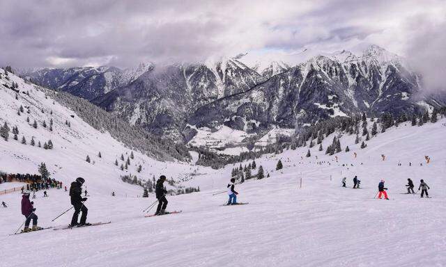 January 6, 2022, Gastein, Salzburg, Austria: A view of the Ski Amadoa ski slopes in Bad Gastein, Salzburg, Austria. Des