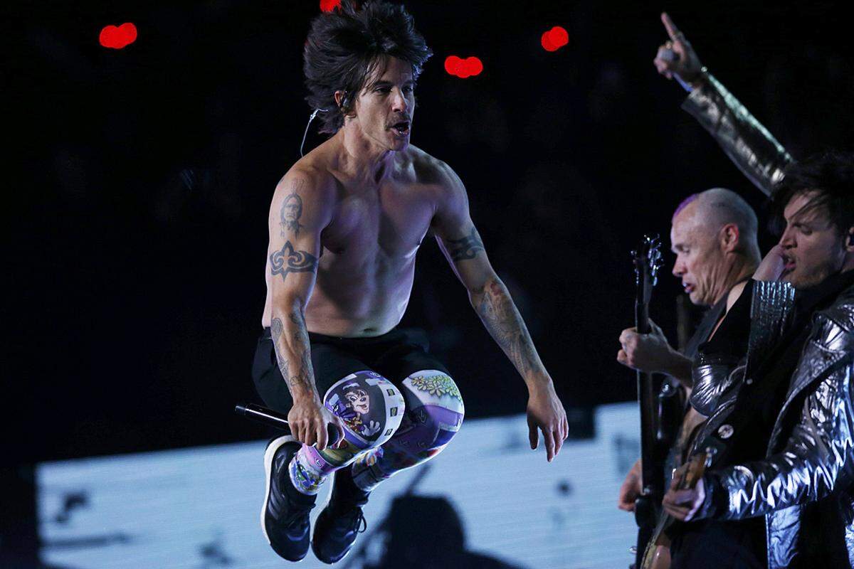 Enttäuschung lösten die Red Hot Chili Peppers bei ihren Fans im Internet aus, als sie in der Halftime Show des Superbowls vergangenem Sonntag "unplugged" auftraten. Obwohl ihre Instrumente gar nicht angesteckt waren, klang die Musik verstärkt aus den Boxen.