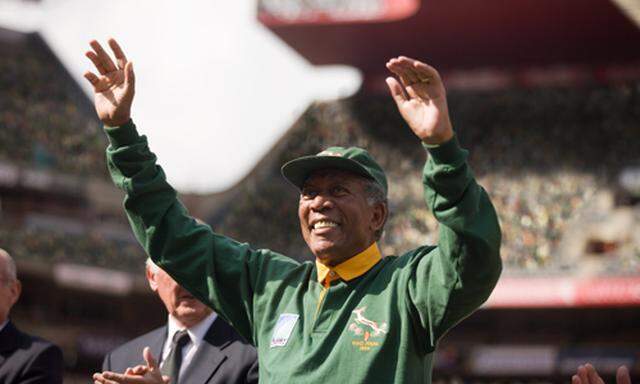 Morgan Freeman als Mandela in der Uniform 