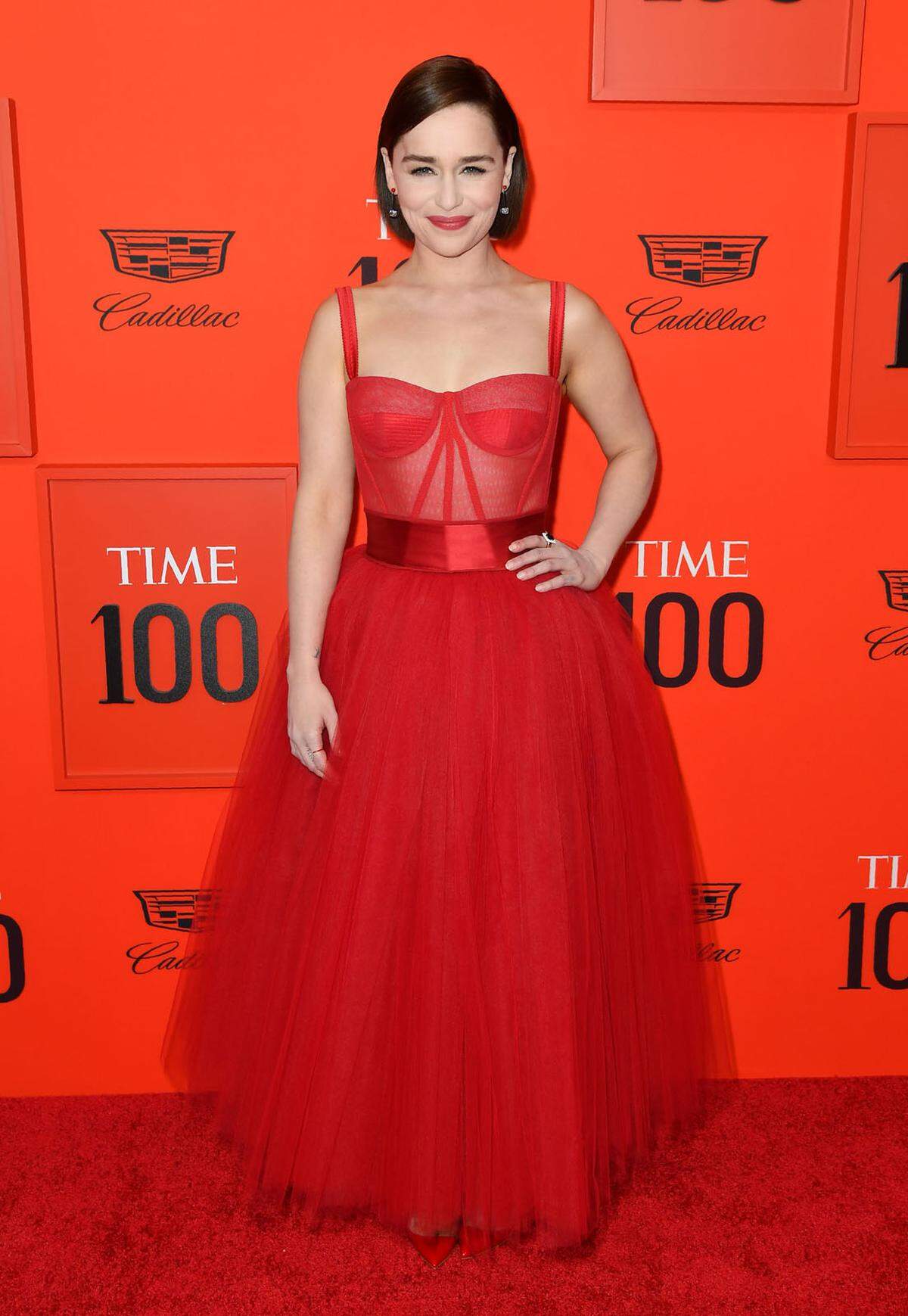 Die 100 einflussreichsten Menschen der Welt wurden vom "Time Magazine" in New York City mit einer Gala geehrt. Unter den Preisträgern fanden sich auch viele Promis wieder, darunter etwa Game of Thrones"-Star Emilia Clarke, die im roten Kleid von Dolce &amp; Gabbana erschien.    