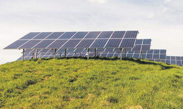 In herkömmlichen Solarmodulen wird das Umweltgift Blei in Lötstoffen eingesetzt. Im aktuellen Projekt in Villach werden stattdessen Klebstoffe genutzt.