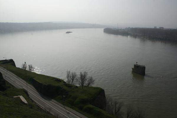 90 Kilometer weiter flussabwärts liegt die serbische Hauptstadt Belgrad.