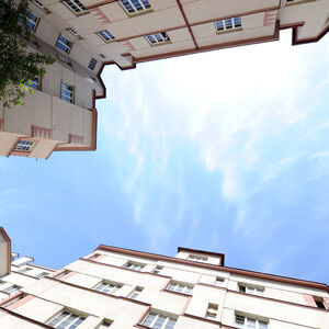 Wohnungen, die von gemeinnützigen Wohnbauträgern errichtet wurden, dürfen nicht über Internetplattformen wie z. B. Airbnb als Touristenwohnungen angeboten werden