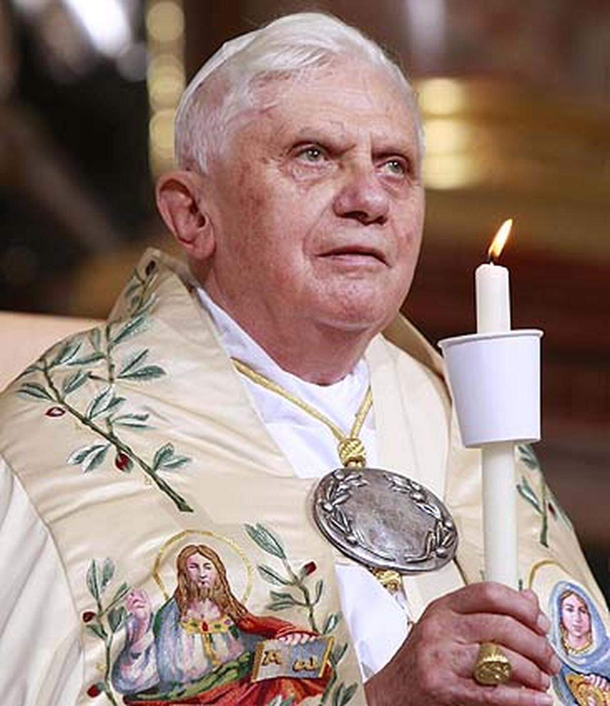 Papst Benedikt XVI. kündigte an, 3.000 neue Exorzisten ausbilden zu lassen. Bereits sein Vorgänger, Johannes Paul II., ließ im Jänner 1999 ein Papier über den neuen Exorzismusritus veröffentlichen.