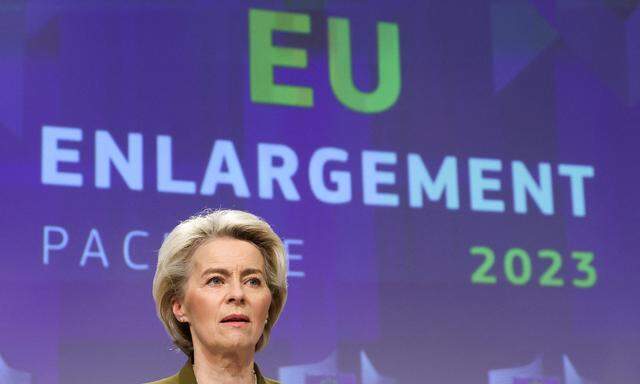 Kommissionspräsidentin Ursula von der Leyen stellte am Mittwoch den jährlichen Erweiterungsbericht der Brüsseler Behörde vor. 