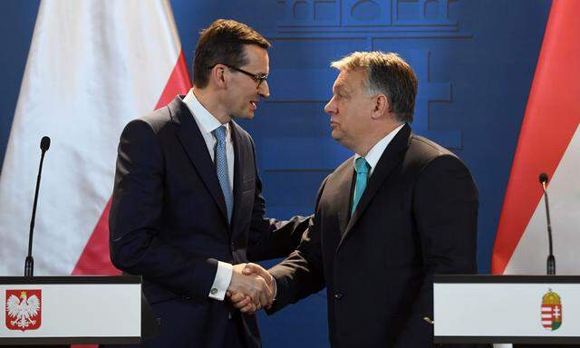 Polens Ministerpräsident, Mateusz Morawiecki (links), und Ungarns Premier, Viktor Orbán.
