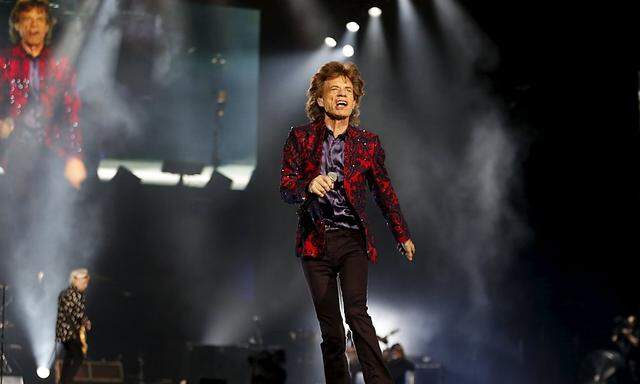 Mick Jagger of The Rolling Stones sings during their ´Latin America Ole Tour´ at the Foro Sol in Mexico City, Mexico