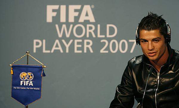 Bei der Fifa-Wahl zum "Fußballer des Jahres" musste er aber Kaká und Lionel Messi den Vortritt lassen, wurde aber immerhin Dritter.