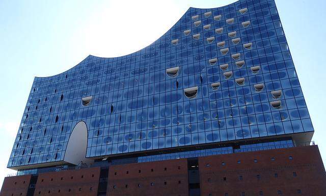 Die Elbphilharmonie in Hamburg ist fertig.
