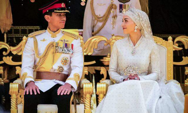 Prinz Mateen heiratete Anisha Rosnah. 
