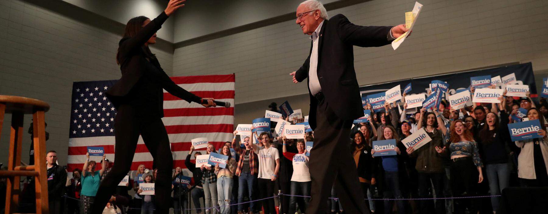 Bernie Sanders, der älteste Kandidat, ist die linksliberale Galionsfigur der Jungen. Shootingstar Alexandria Ocasio-Cortez war schon 2016 als Wahlhelferin dabei und war jetzt auch in Iowa für ihn im Einsatz.