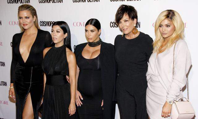 Khloe Kardashian Kourtney Kardashian Kim Kardashian Kris Jenner und Kylie Jenner bei der Cosmopol