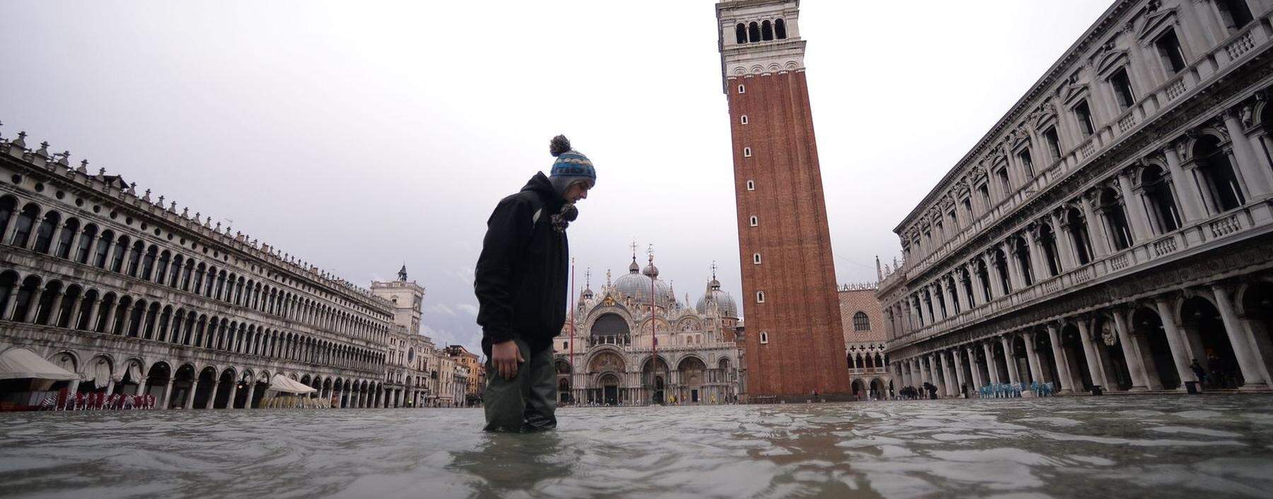 Acqua alta in Venedig.