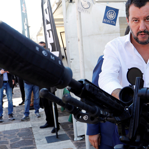 Lega-Chef Salvini geht auf Konfrontation mit Brüssel und überlegt eine Spitzenkandidatur bei der EU-Wahl.