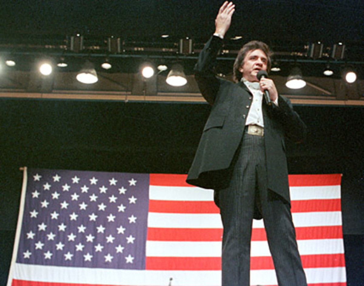 1980 wurde Cash in die Ruhmeshalle der Country Music (Country Music Hall of Fame) aufgenommen und 1992 in die Rock and Roll Hall of Fame. Bis zur Aufnahme von Elvis Presley in die Country Music Hall of Fame 1998 war Cash der Einzige, dem beide Ehrungen zuteil wurden. Für sein Video "Hurt" bekam er einen MTV Award.