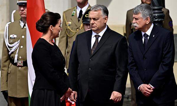 Ungarns Parlamentspräsident Kövér (re.) ist ein treues Sprachrohr von Premier Orbán  (Mi). 