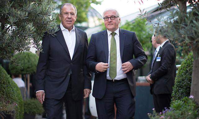 Hitzige Debatten in Wien - im wahrsten Sinne des Wortes: Russlands Außenminister Sergej Lawrow mit seinem deutschen Amtskollegen Frank-Walter Steinmeier.